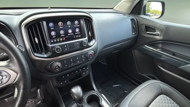 Used 2022 BLACK Chevrolet 4WD Z71 image 24