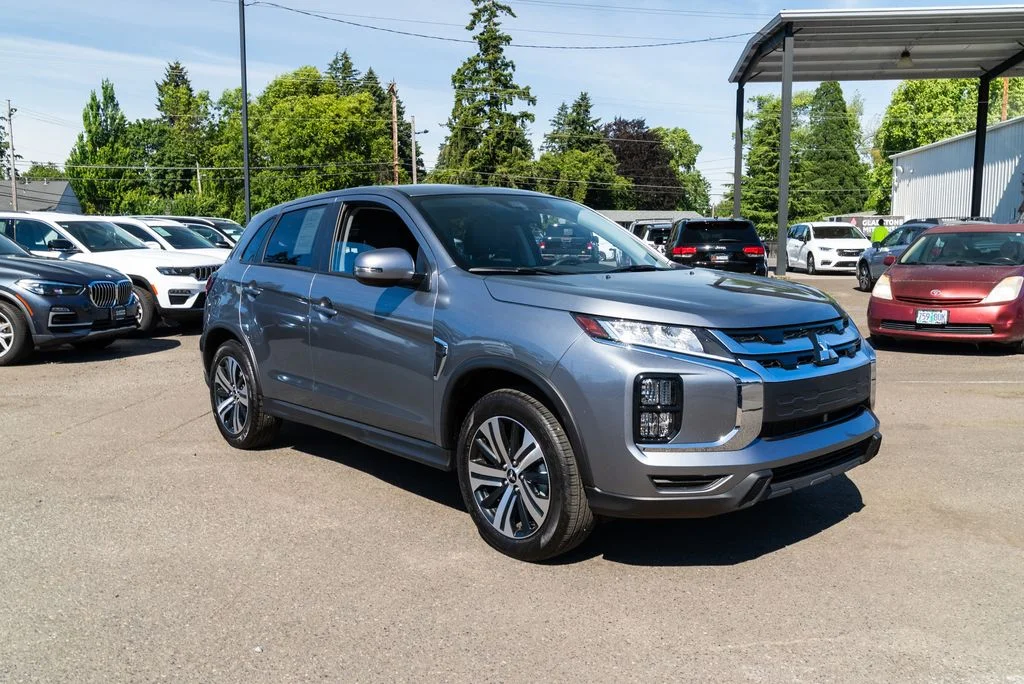 Used 2026 Gray Mitsubishi 2.0 SE image 25