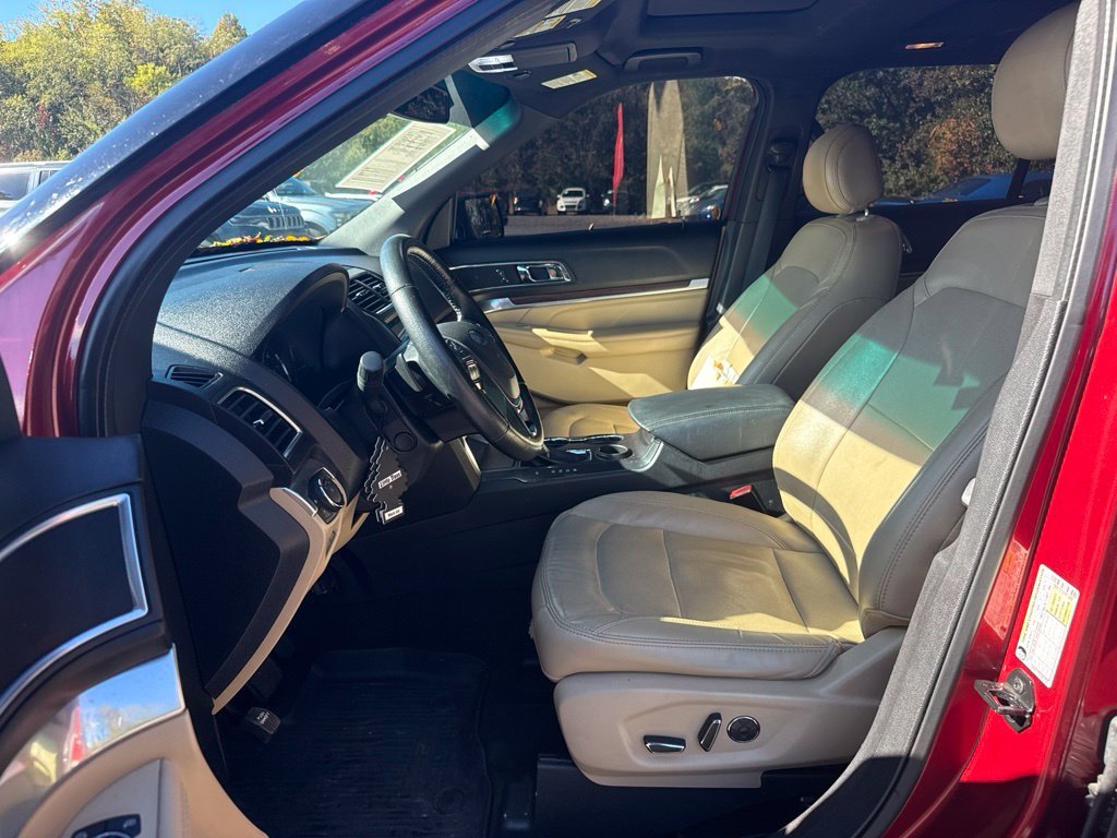 Used 2017 Red Ford Limited image 5
