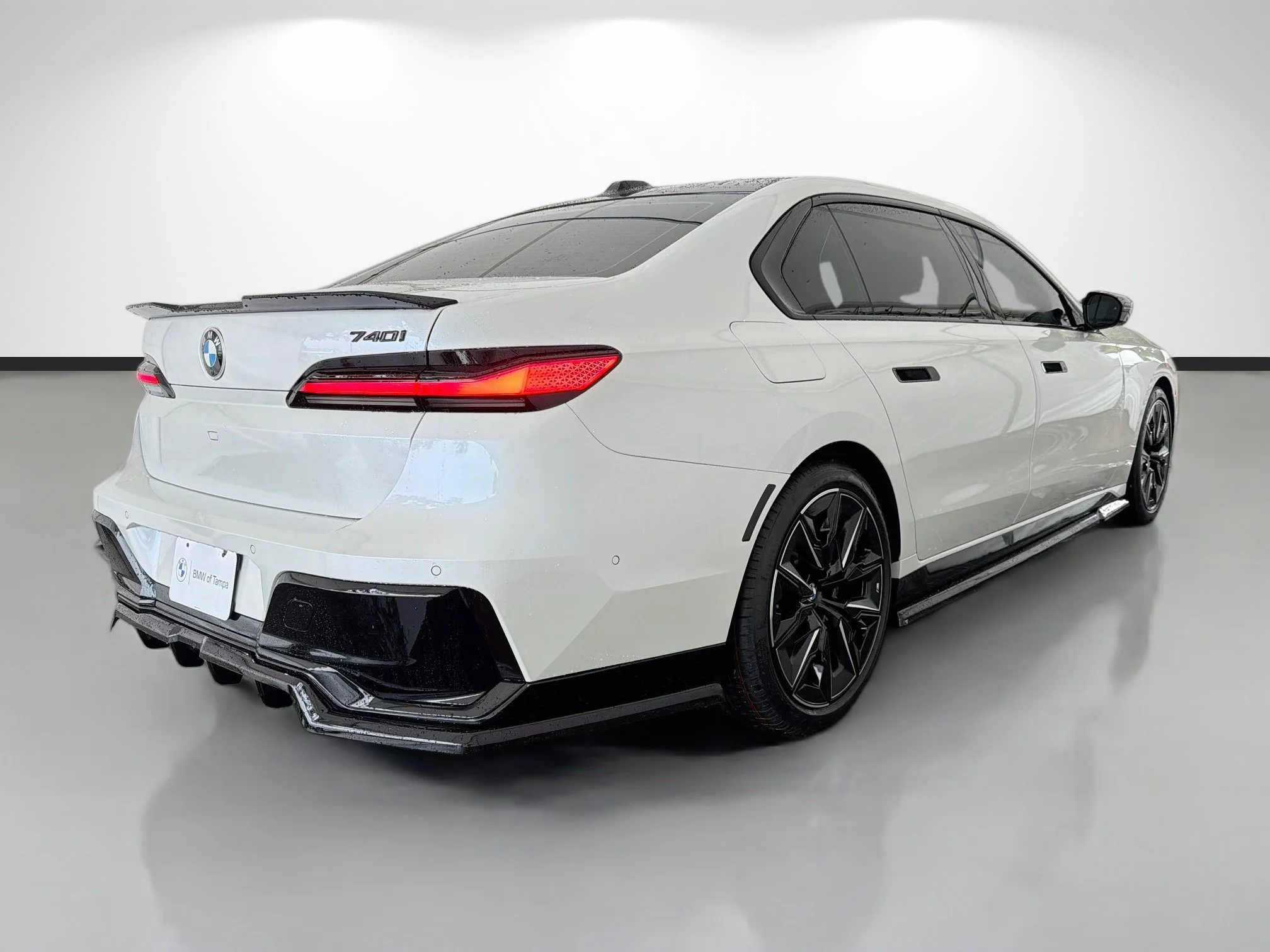 Used 2023 Mineral White Metallic BMW 740i image 3