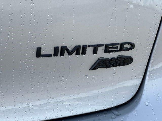 New 2026 Silver Mist Clear-Coat Exterior Paint Chrysler Limited image 44