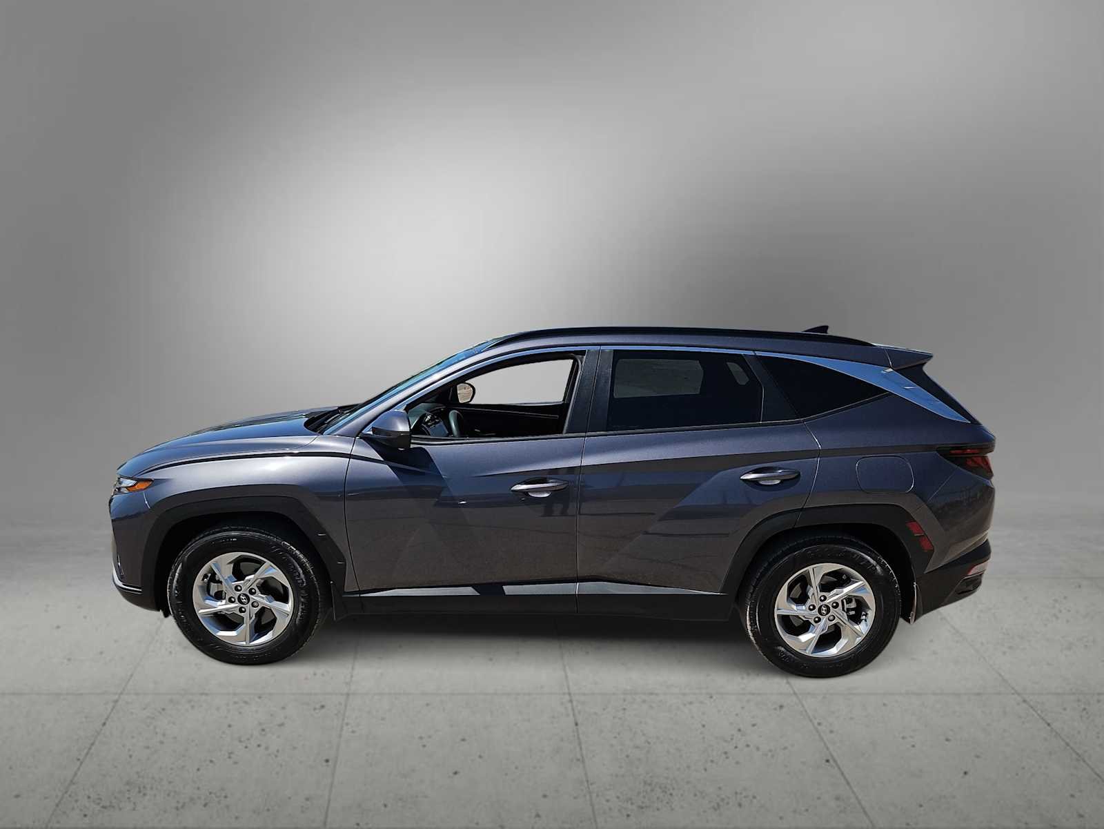 Certified Used 2024 Titan Gray Hyundai SEL image 5