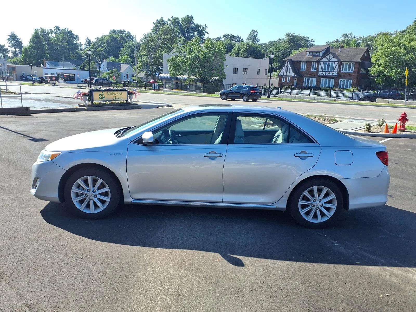Used 2013 Classic Silver Metallic Toyota XLE image 27