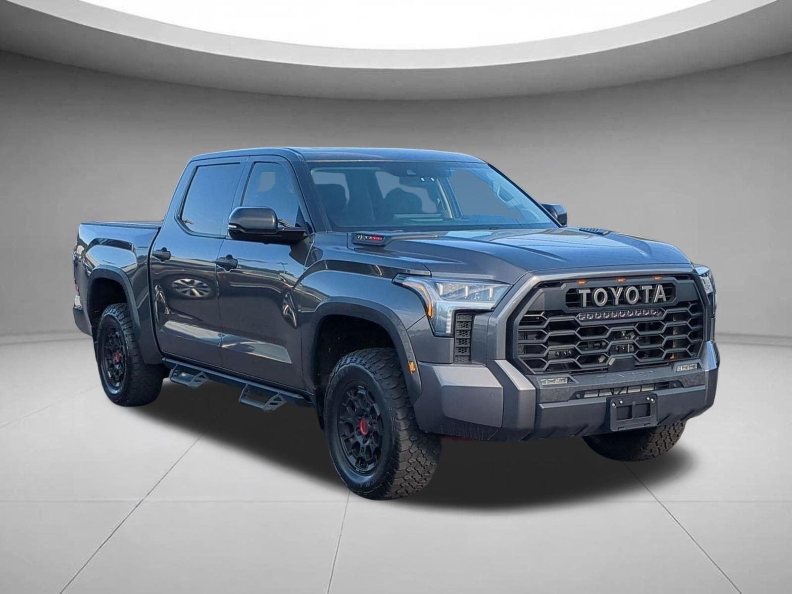 Used 2023  TOYOTA  image 7