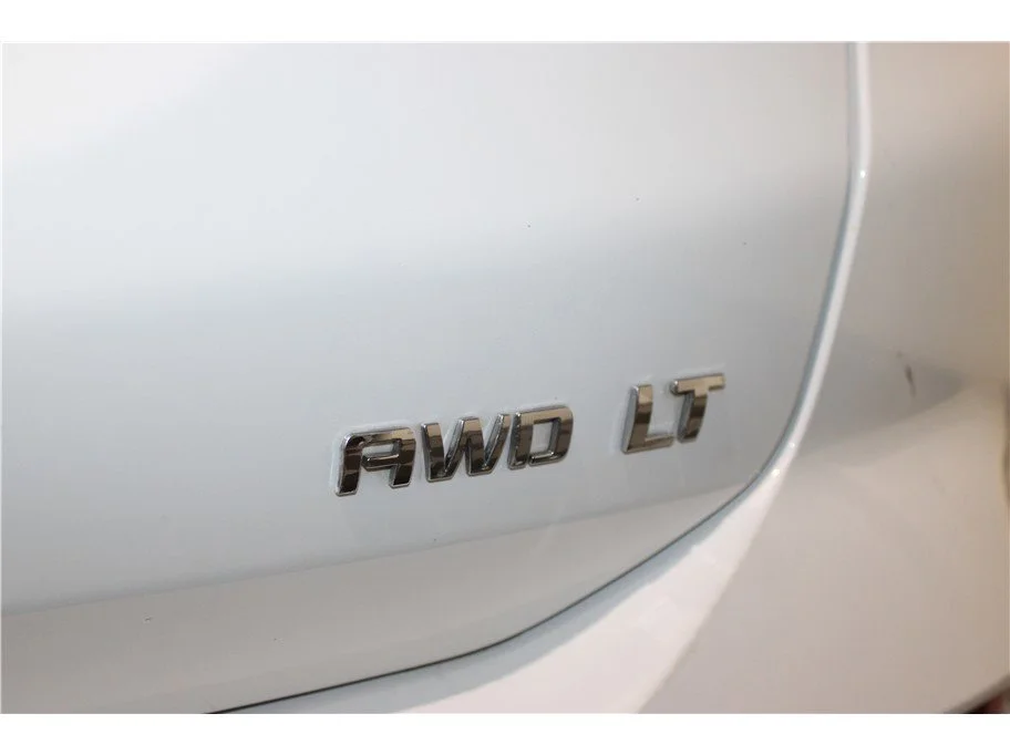 Used 2022 Summit White Chevrolet LT image 17