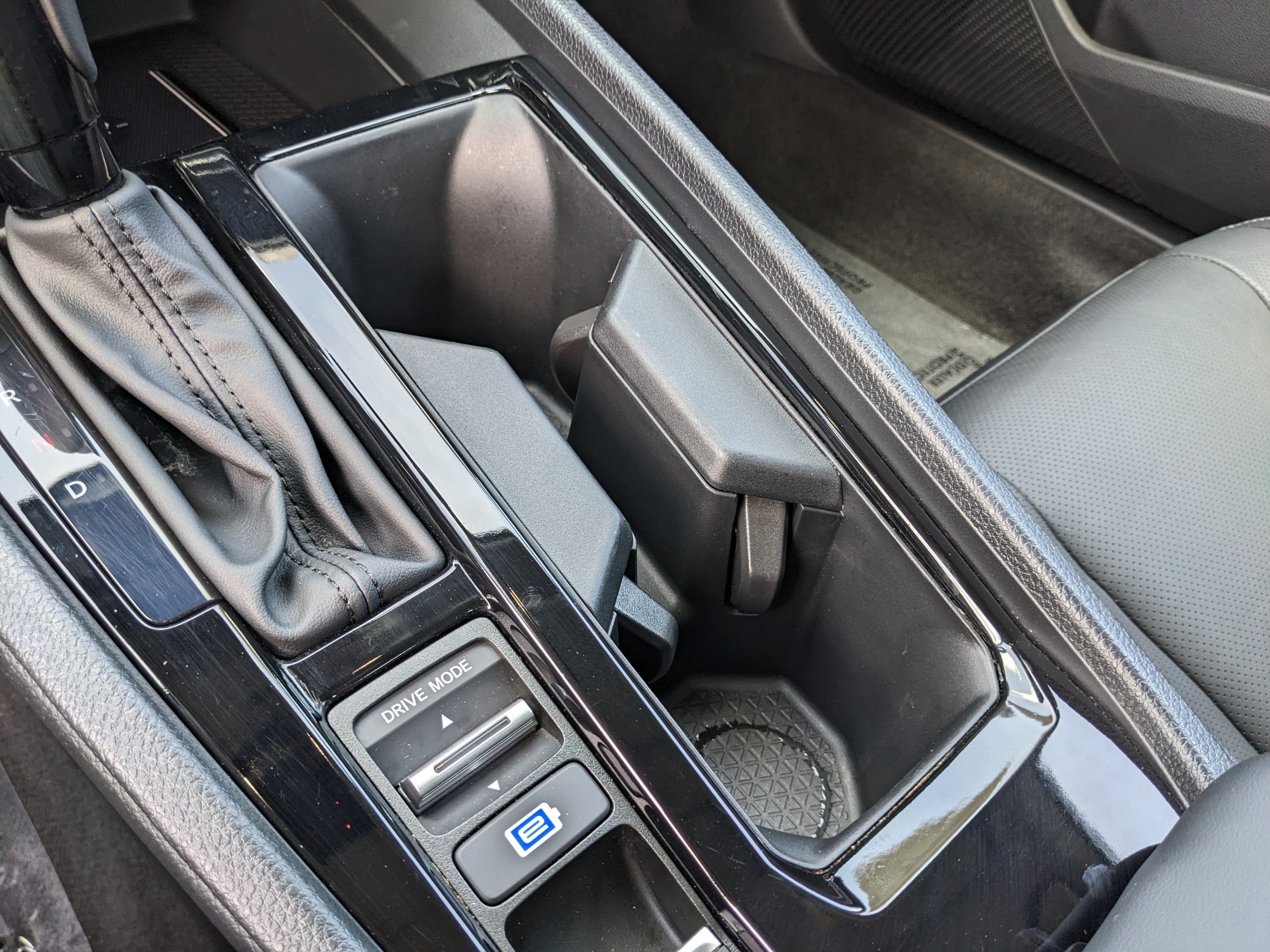 Used 2025 Solar Silver Metallic Honda EX-L image 25