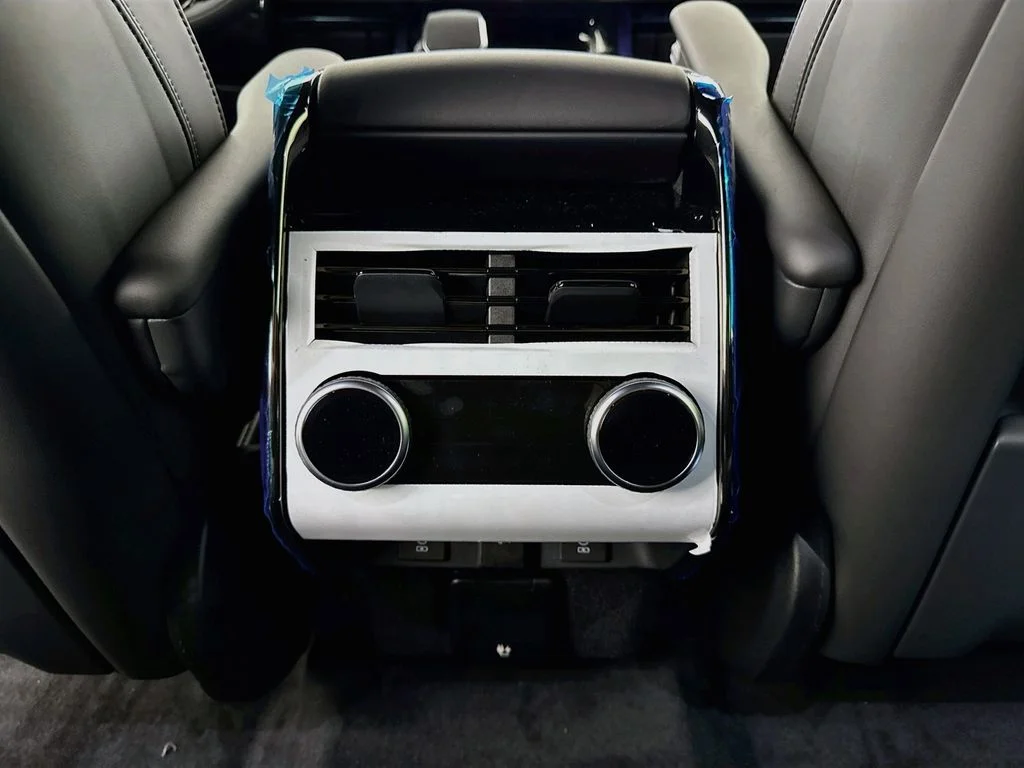 New 2026 Borasco Grey Land Rover Dynamic SE image 27