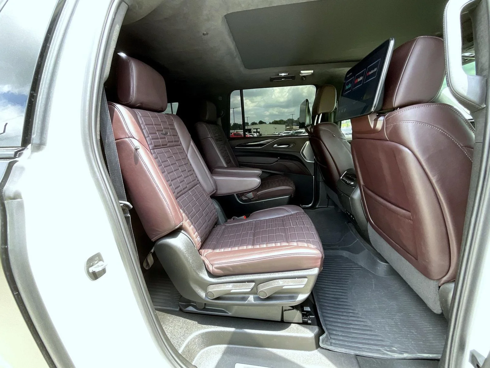 Used 2024 White Cadillac V-Series image 19