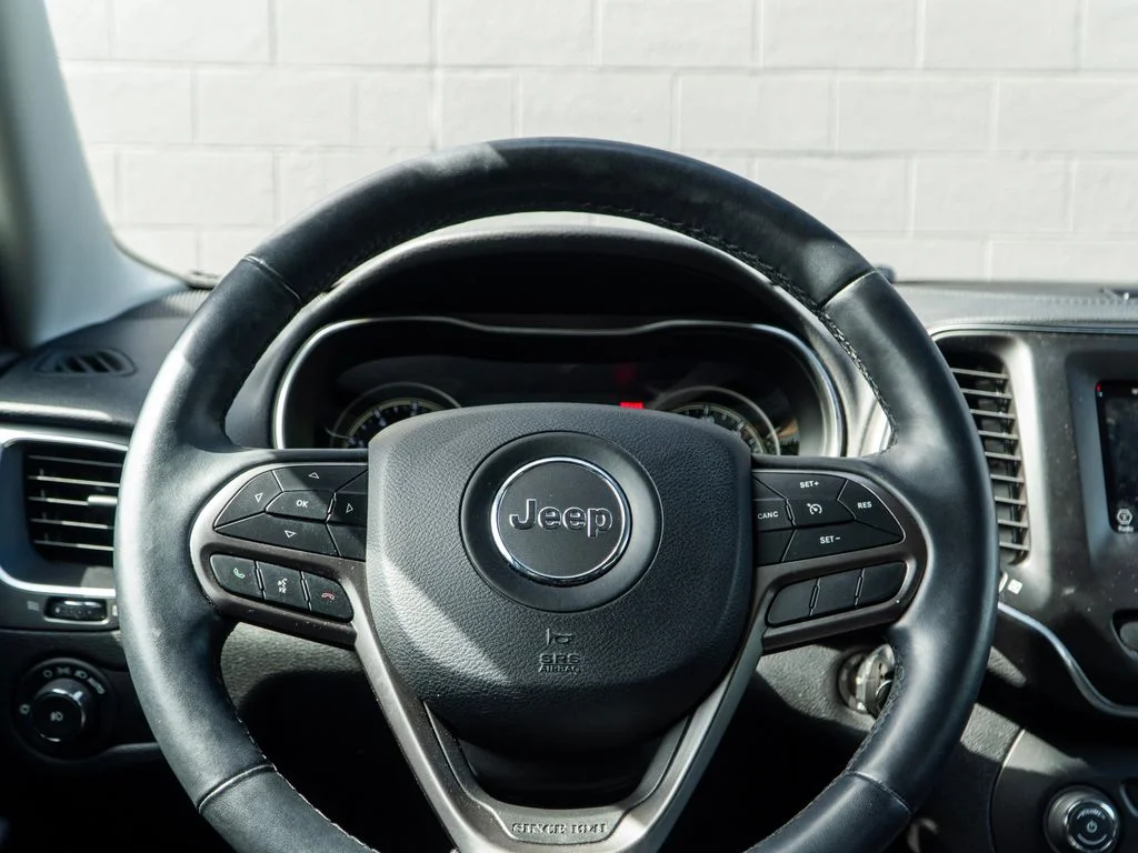 Used 2019 Blue Jeep Latitude image 23