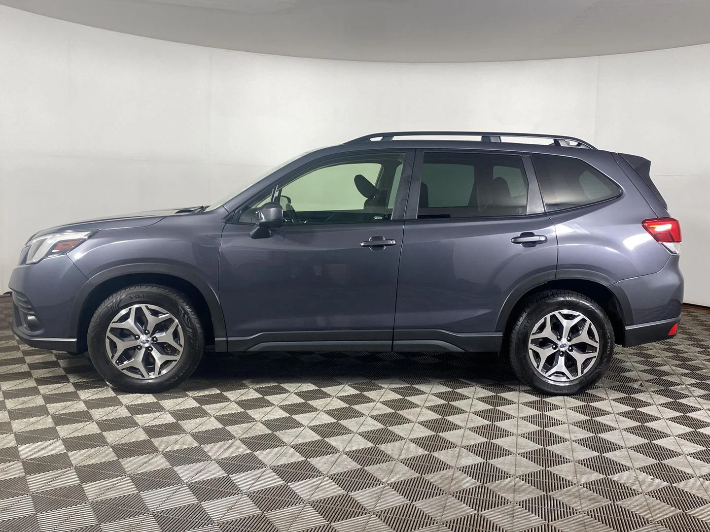 Used 2023 Magnetite Gray Metallic Subaru Premium image 8