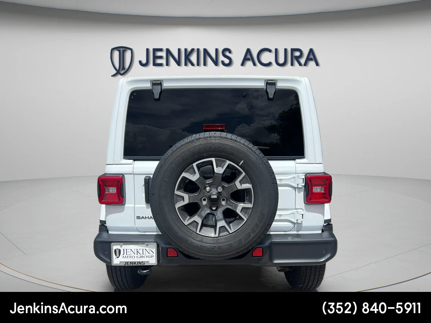 Used 2026 Bright White Clearcoat Jeep Sahara image 4