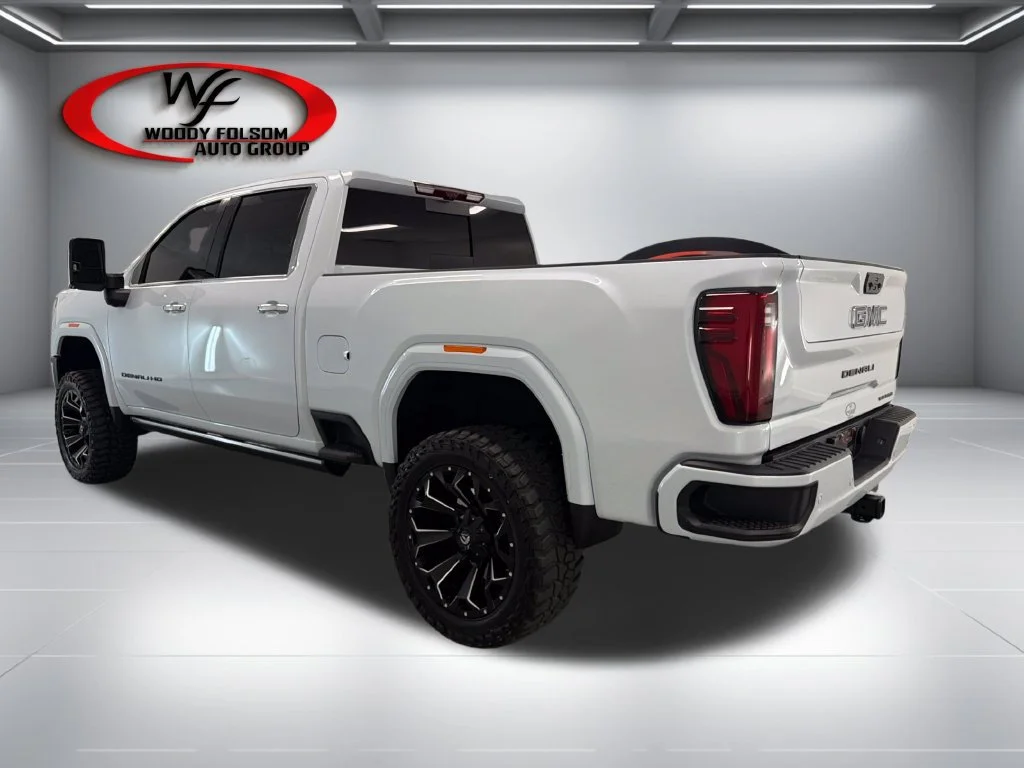 Used 2026 Glacier White Tricoat GMC Denali Ultimate image 9