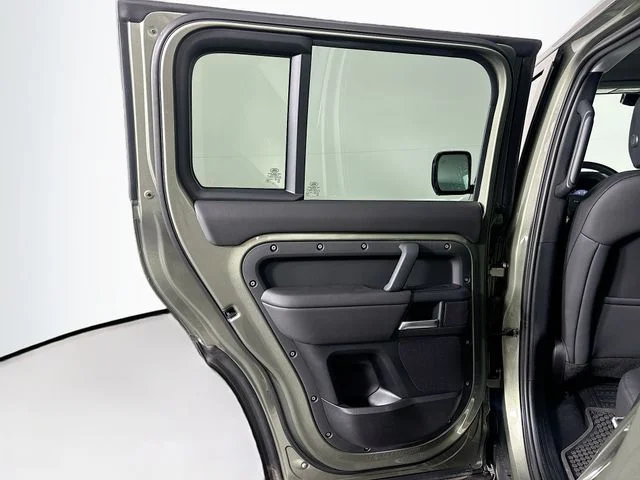 Used 2025 Green Land Rover S image 23