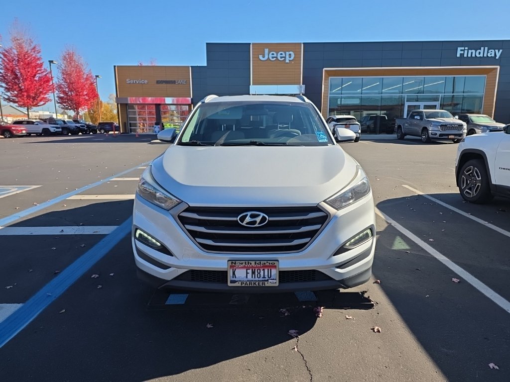 Used 2016 Silver Hyundai SE image 2