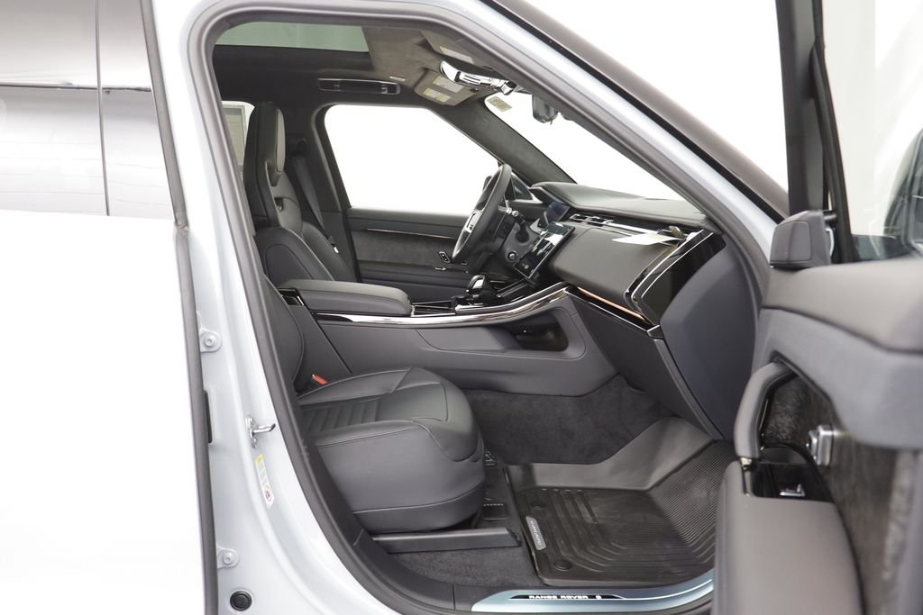 New 2026 Arroios Grey LAND ROVER SV image 23