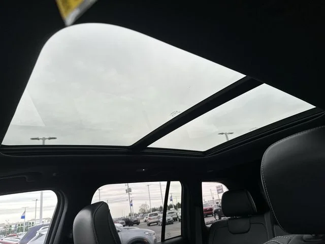 Used 2025 Gray Jeep 4xe image 18