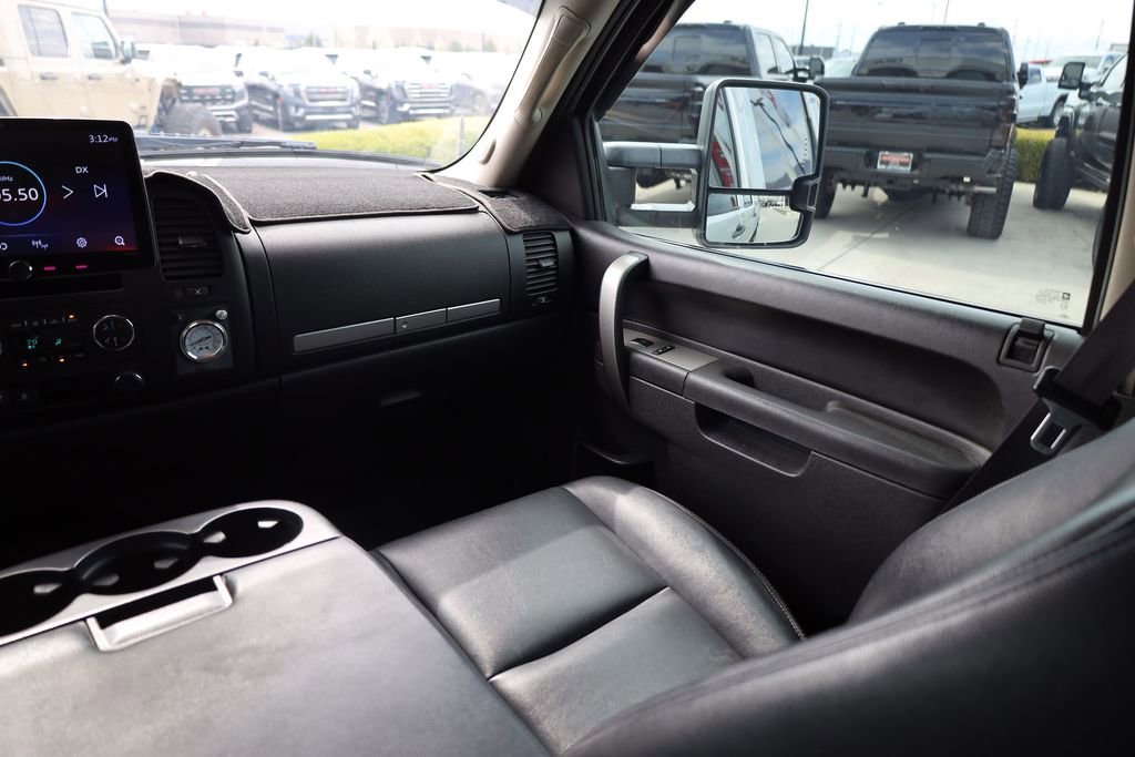 Used 2011 Sheer Silver Metallic Chevrolet LT image 20