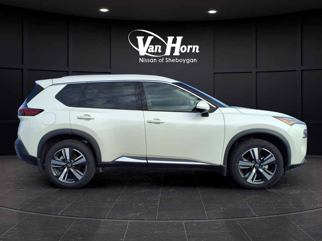Used 2022 Pearl White Tricoat Nissan SL image 2