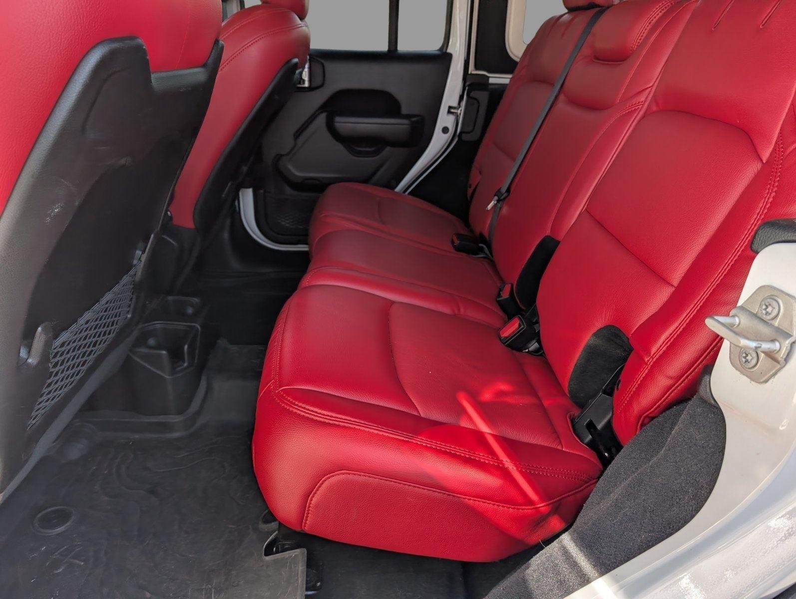 Used 2024 Bright White Clearcoat Jeep Rubicon image 33