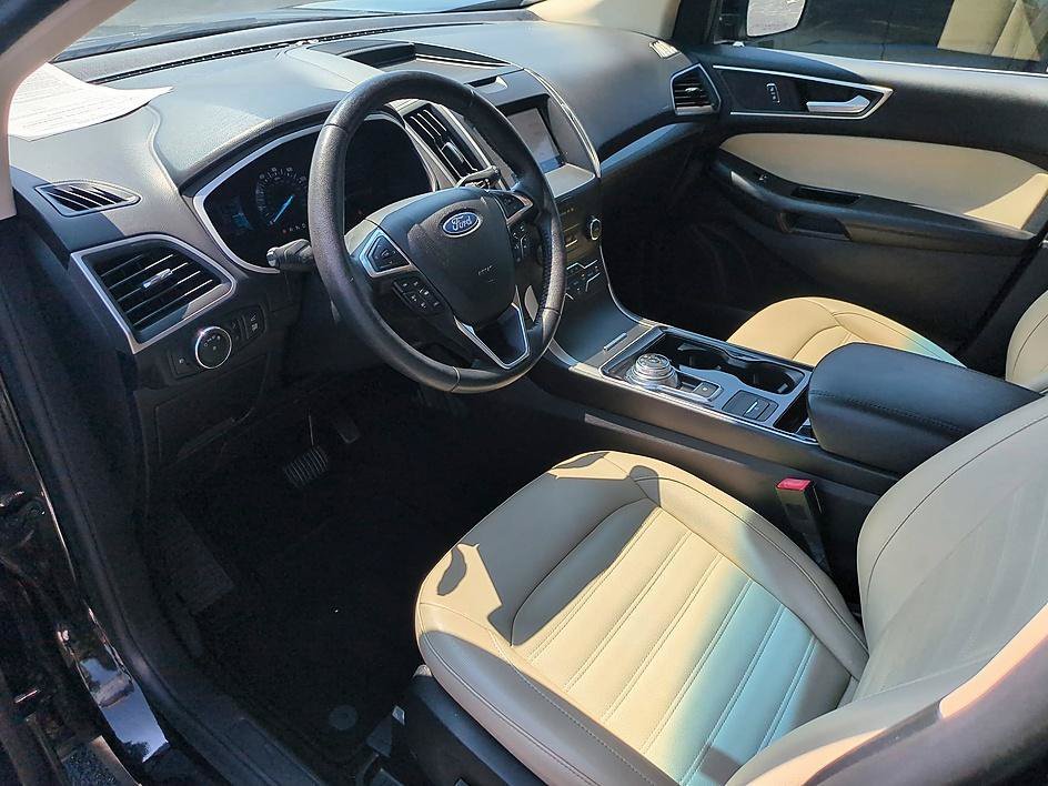 Used 2020 Black Ford SEL image 17