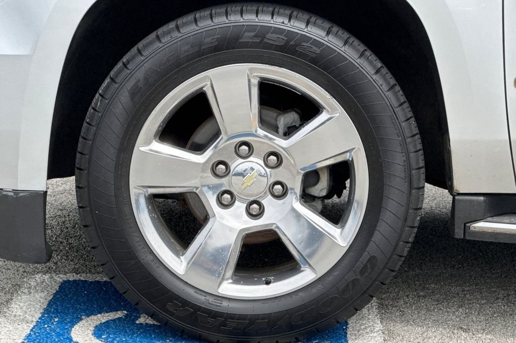 Used 2018 Silver Ice Metallic Chevrolet Premier image 37