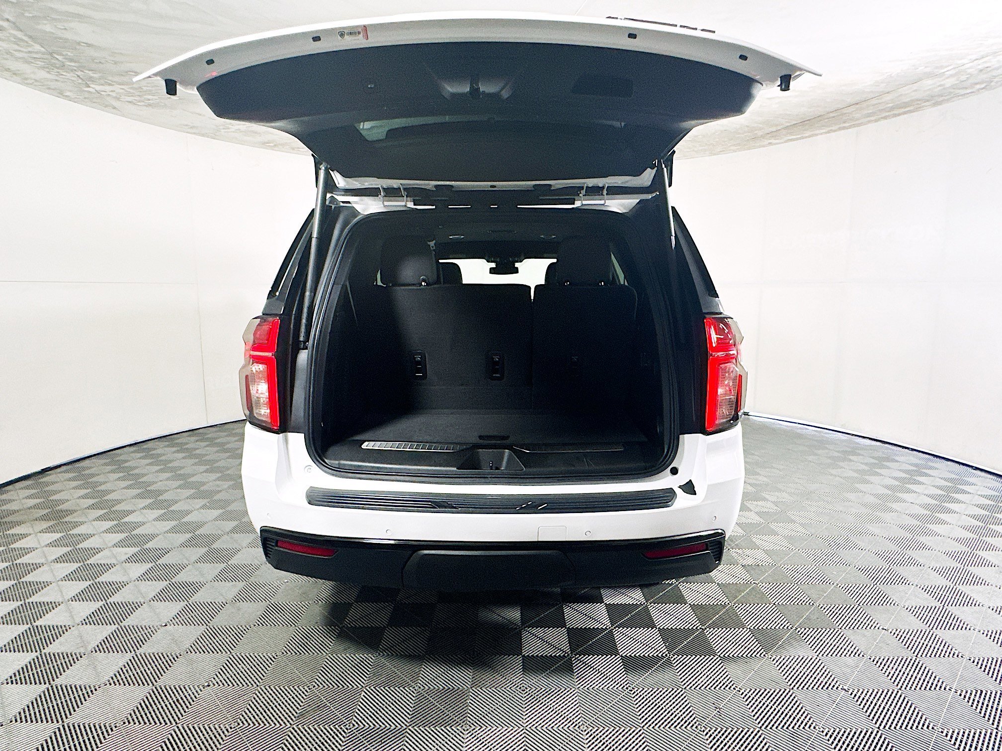 Used 2023 Summit White Chevrolet RST image 31