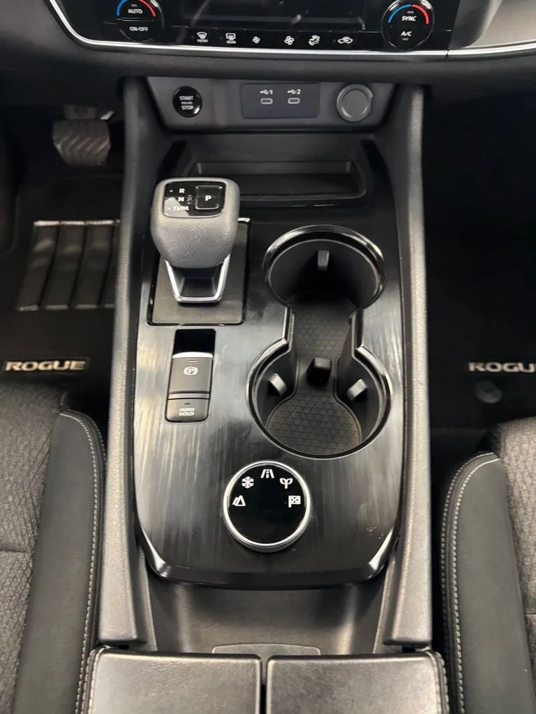 2024 Nissan Rogue SV - Photo 17