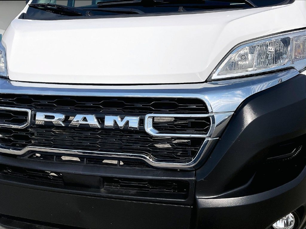 Used 2025 White Ram Base image 30