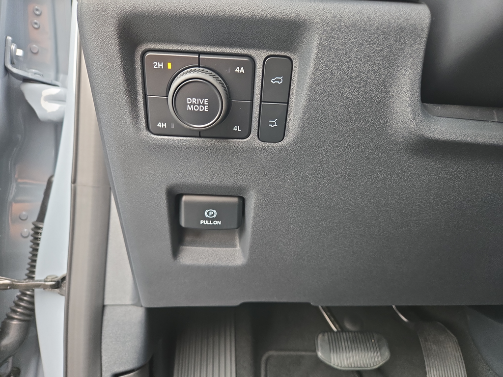 New 2026 Glacier Gray Metallic Tri-Coat Ford Platinum® image 17