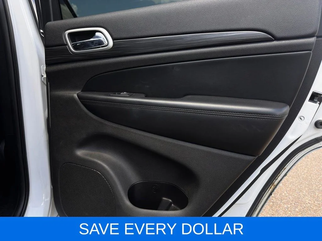Used 2019 White Jeep Altitude image 16