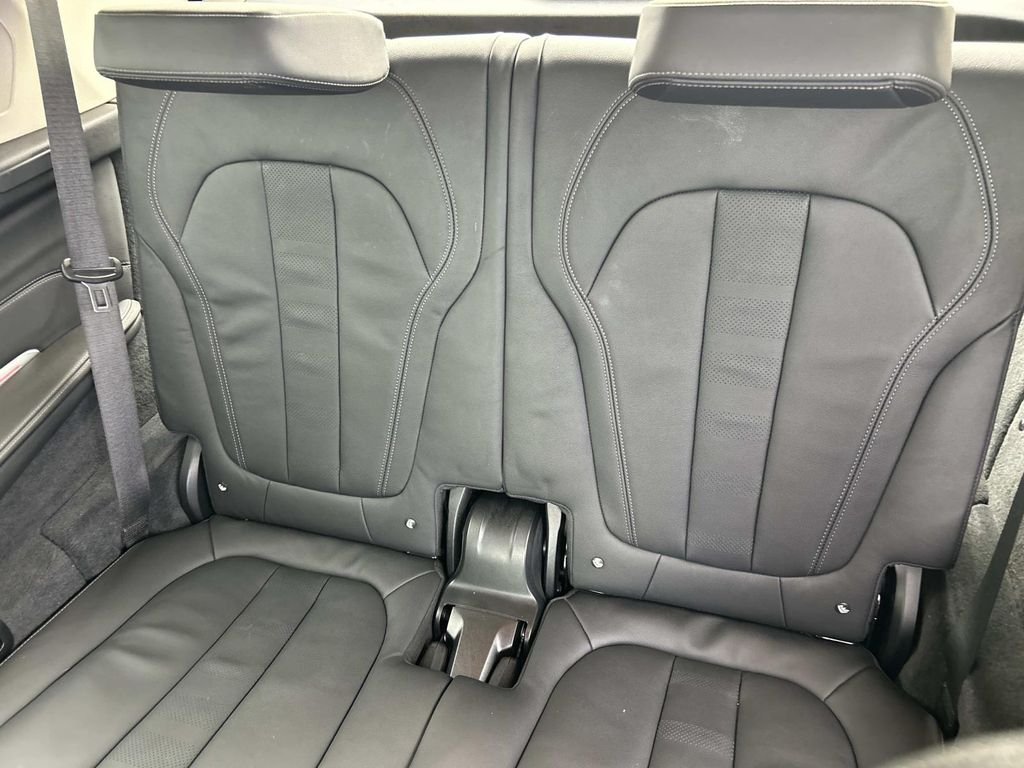Used 2021 Arctic Gray Metallic BMW xDrive40i image 20