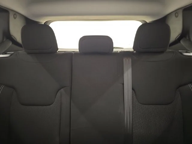 Used 2023 Alpine White Clearcoat Jeep Altitude image 20