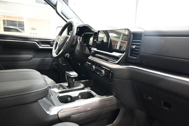 2026 Chevrolet Silverado 1500 LTZ - Photo 14