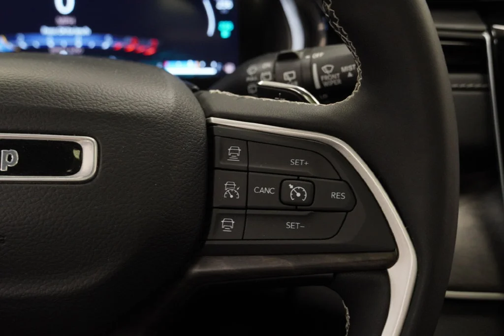 Used 2023 White Jeep 4xe image 34