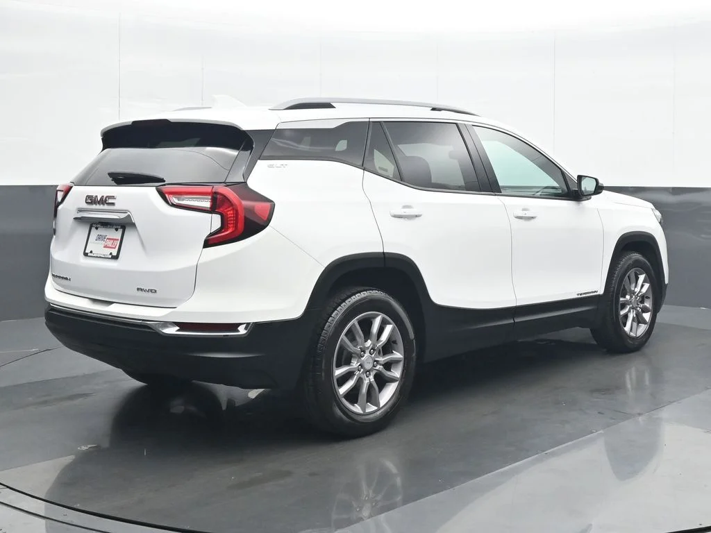 Used 2024 White GMC SLT image 6