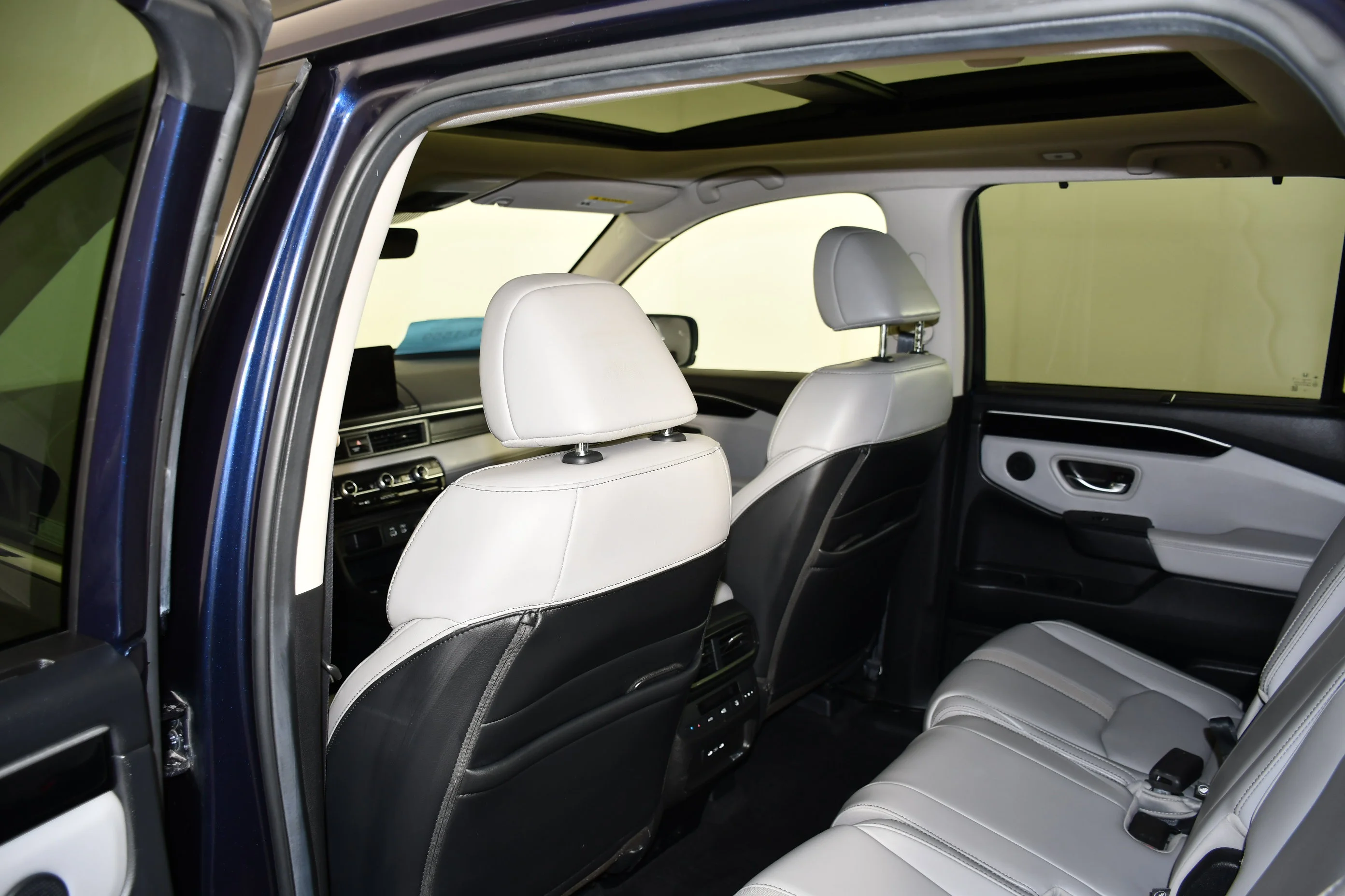 Used 2025 Obsidian Blue Pearl Honda Touring image 47
