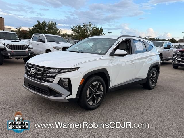 Used 2025 White Hyundai SEL image 3