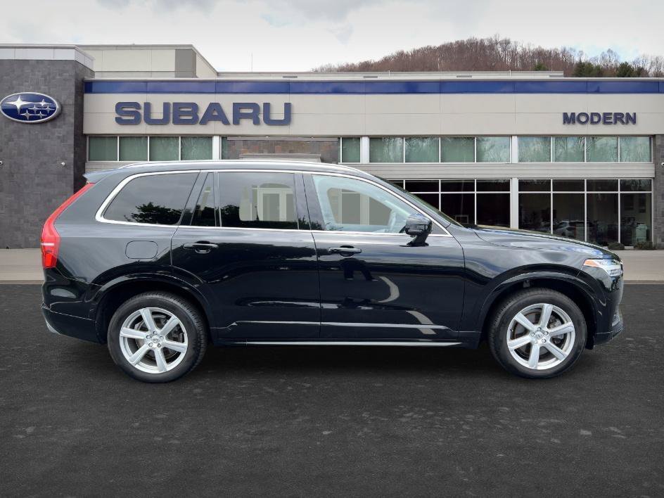 Used 2021 Onyx Black Metallic Volvo Momentum image 4