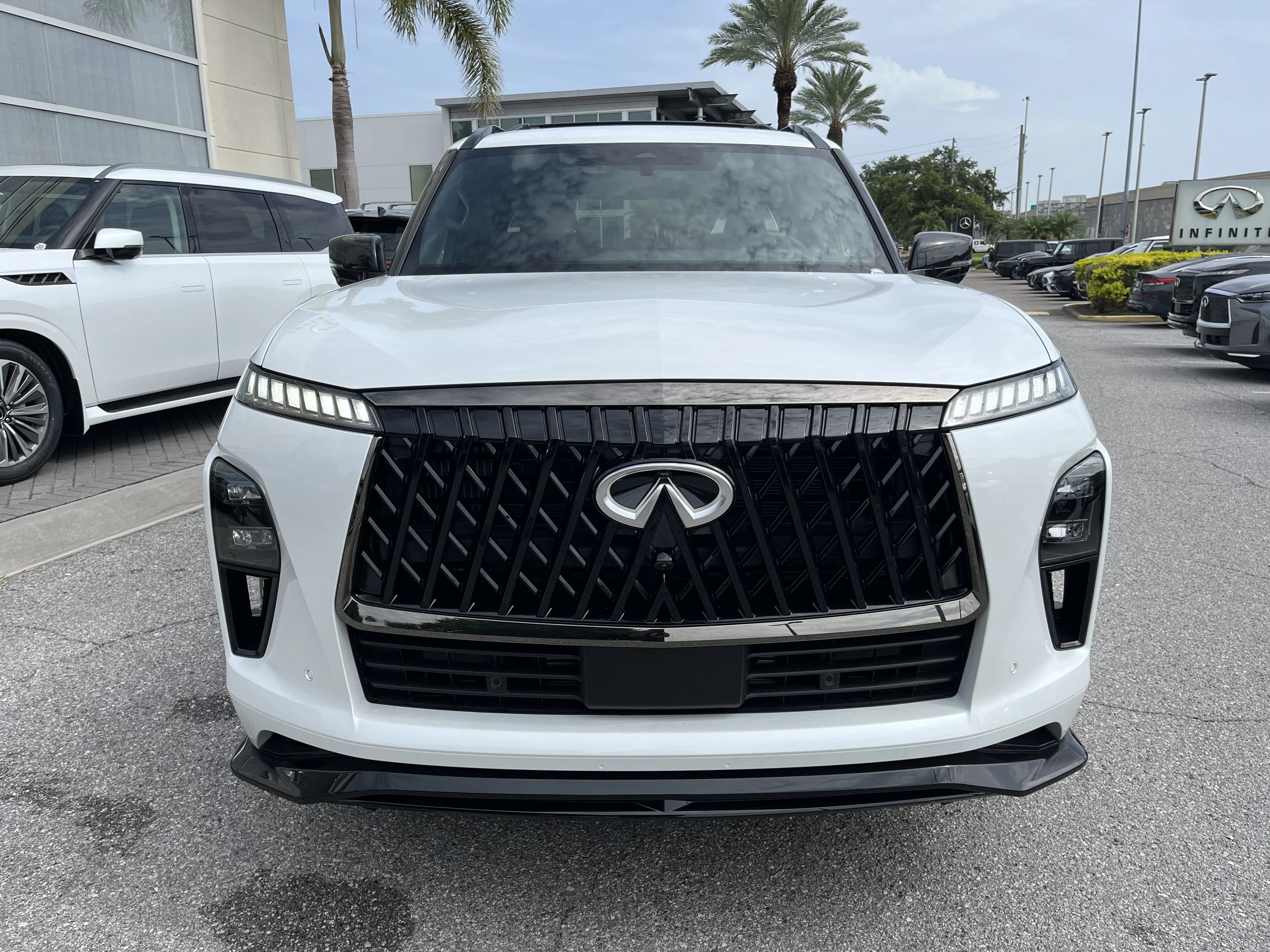 New 2027 Radiant White INFINITI SPORT image 9