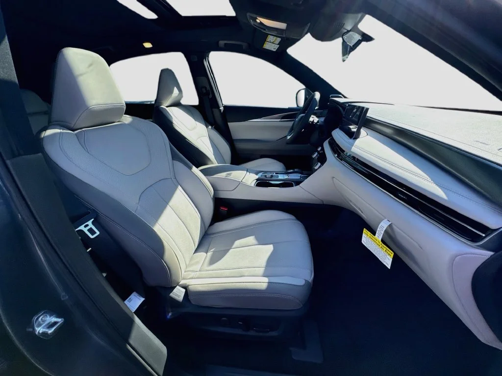New 2027 MOONBOW BLUE INFINITI Luxe AWD image 29