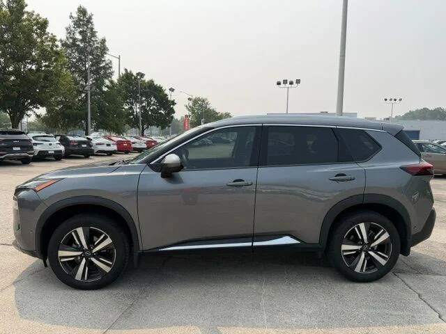 Used 2023 Gun Metallic Nissan SL image 2