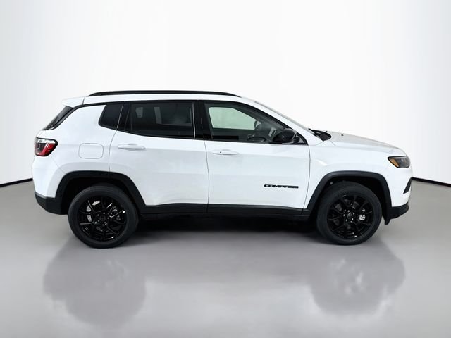 New 2026 Bright White Clearcoat Jeep Latitude image 8