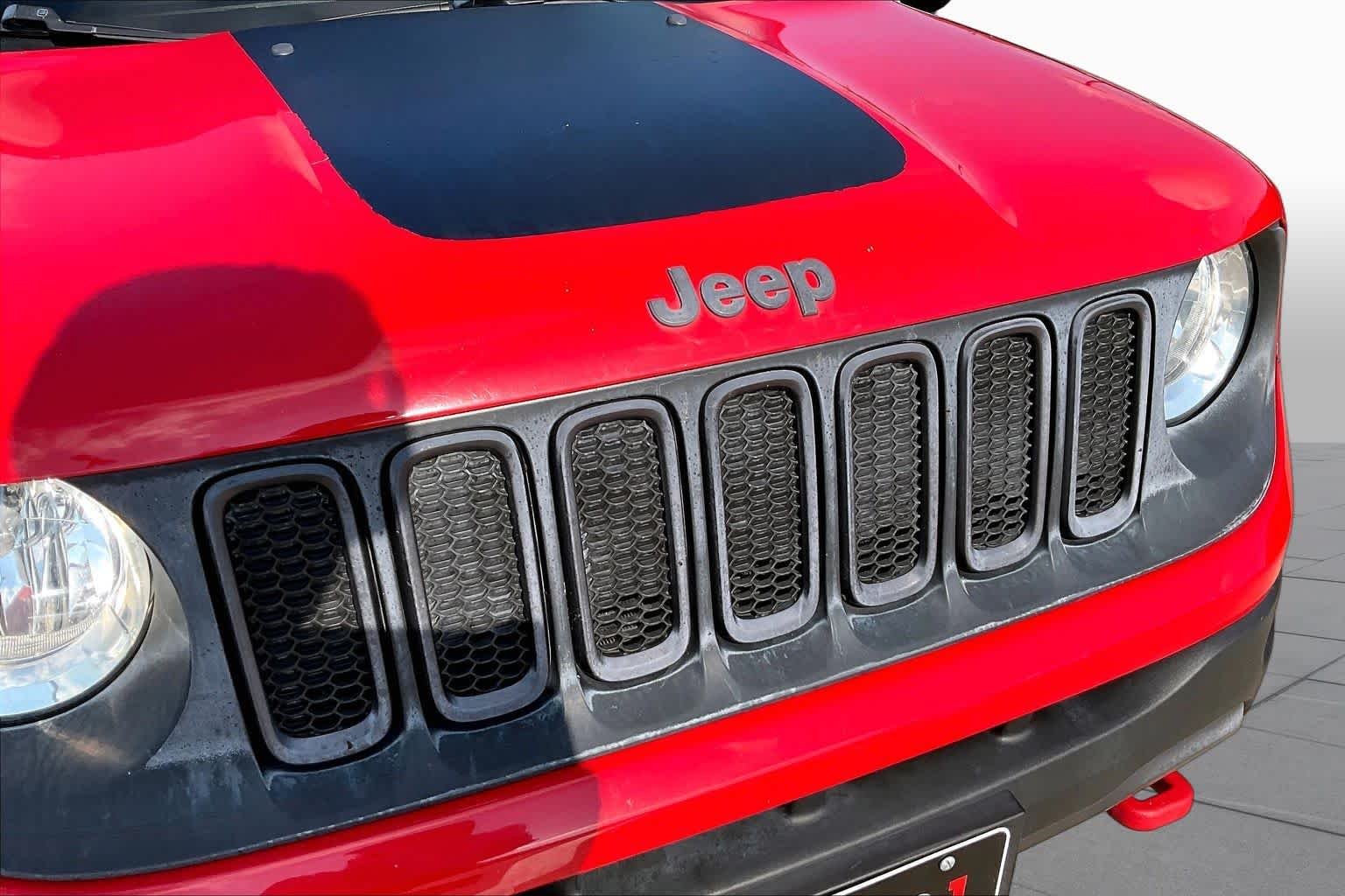 Used 2016 Colorado Red Jeep Trailhawk image 30