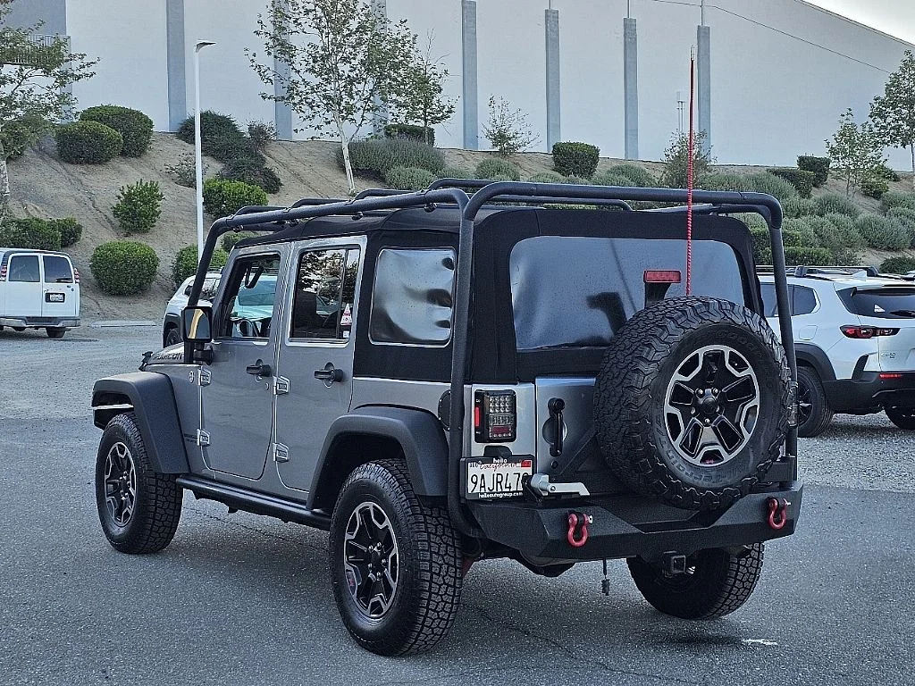 Used 2015 Silver Jeep Unlimited Rubicon image 12