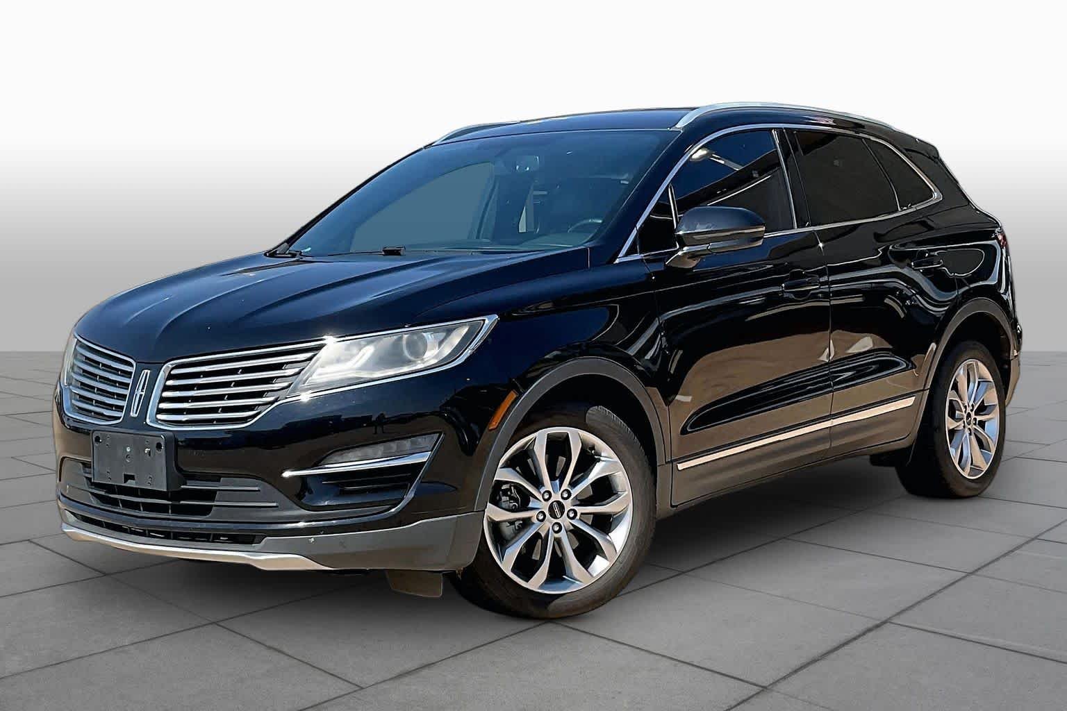 Used 2017 Black Velvet Lincoln Select image 2