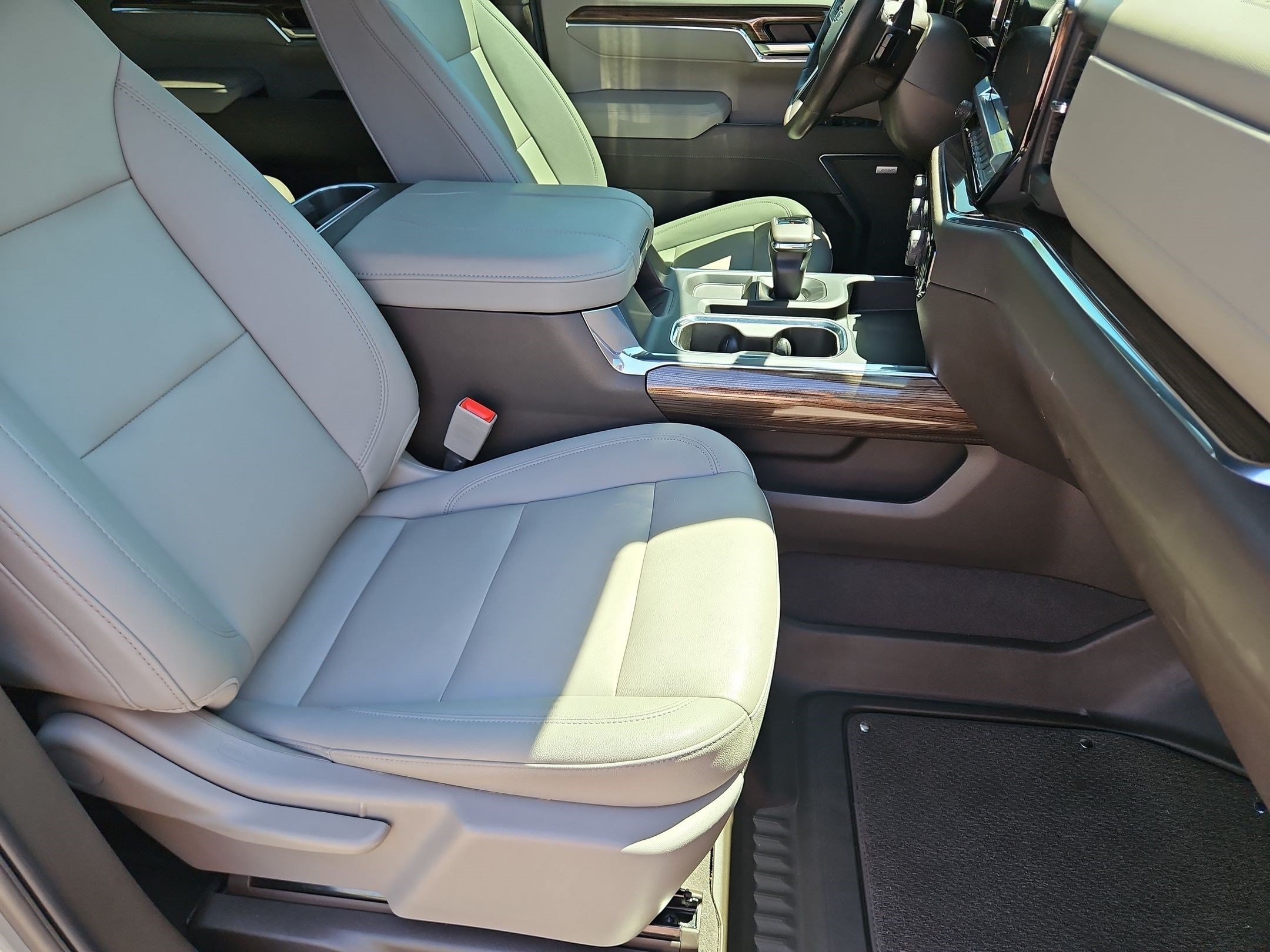 Used 2025 Sterling Gray Metallic Chevrolet LT Trail Boss image 29