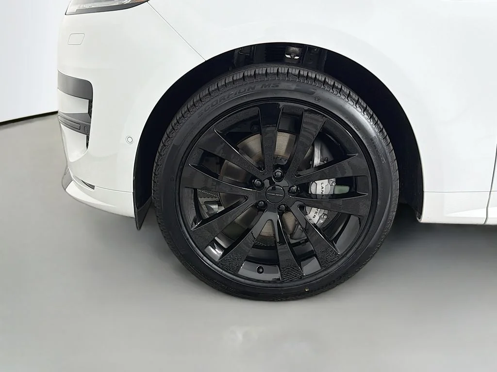 New 2026 Fuji White Land Rover Dynamic SE image 31