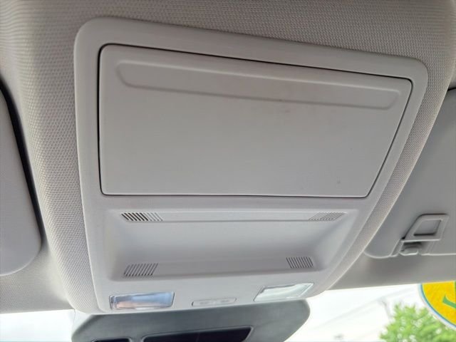 Used 2022 White Ford SE image 22