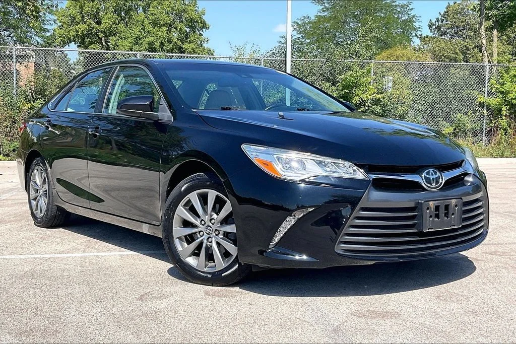 Used 2016 Black Toyota XLE image 35