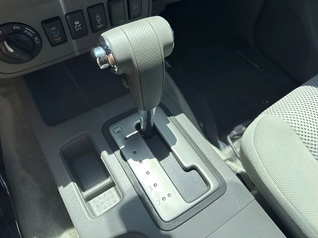 Used 2016  Nissan SV image 17